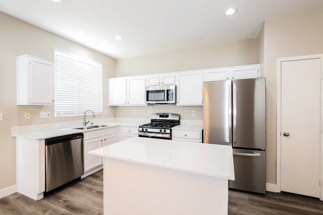 Photo - 1931 Giant Pine Ave