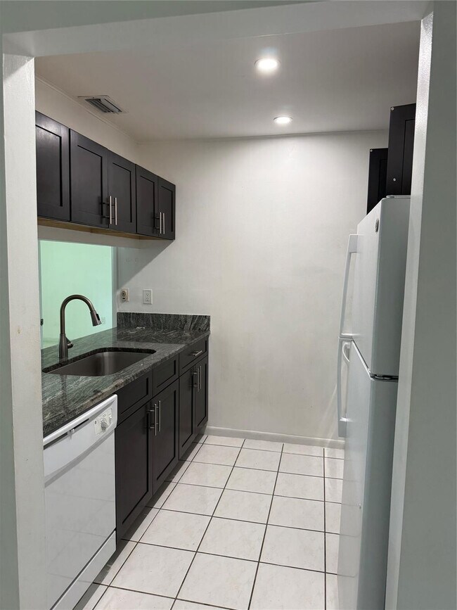 Photo - 6040 Shaker Wood Cir Unit 205