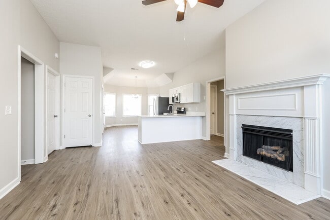 Photo - 513 Waterford Pl