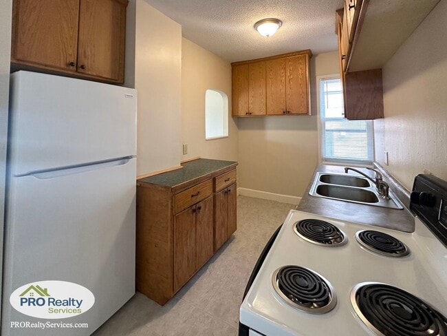 Photo - 423 NE Taylor St