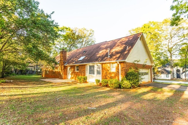 Photo - 3301 Sams Way SE