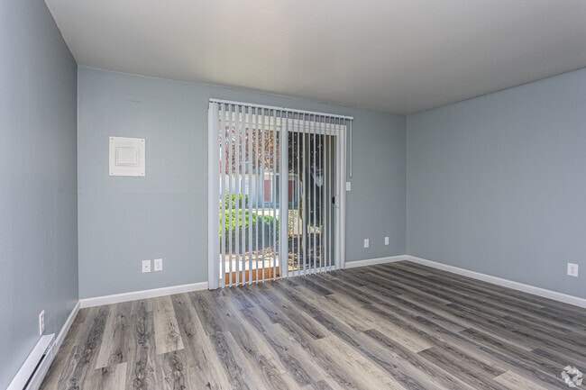 2BR,1BA - 850SF - Living Room
