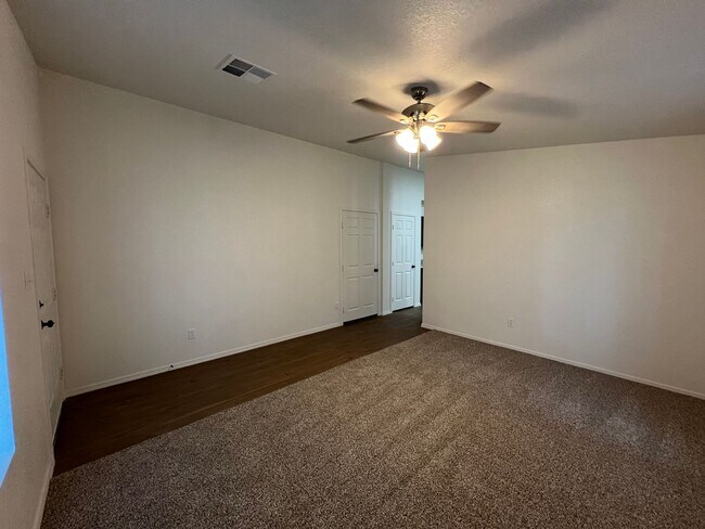 Photo - 4 BEDROOM HOME!