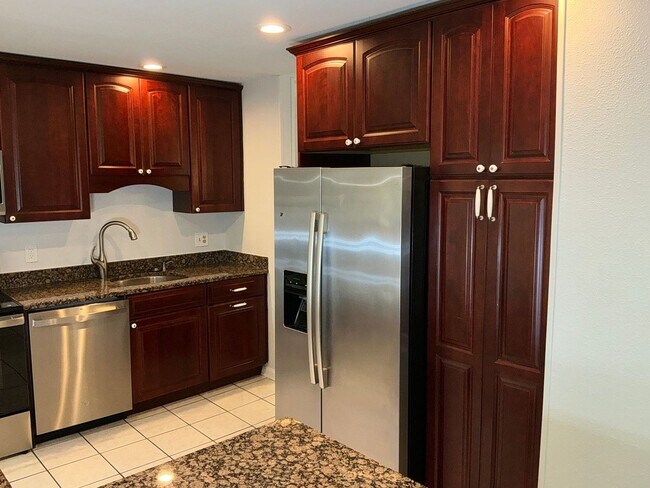 Photo - Very well maintained 3BR 3.5BA 3 level Colonial Townhome with fully fenced yard