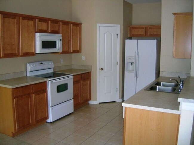 Freshly Painted 3-Bedroom Townhome with Garage and Driveway Parking, in St. Cloud, Florida