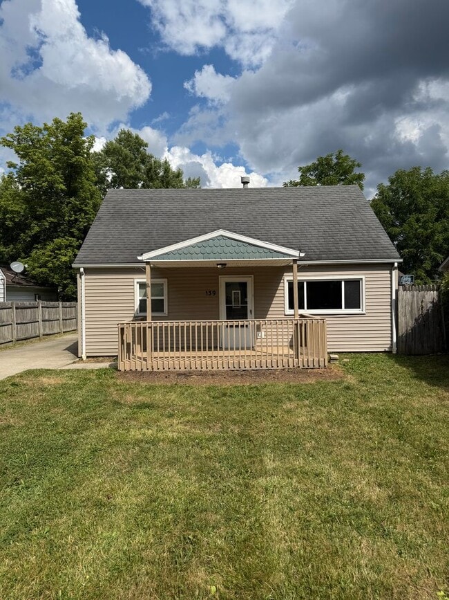 Building Photo - Austintown, Updated 3/4 Bedroom, 1 1/2 Bat... Rental