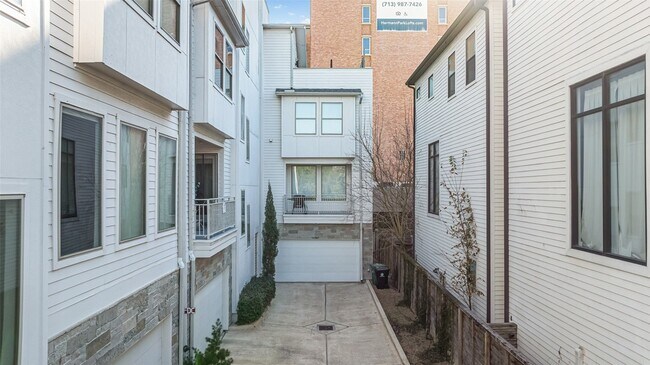 Photo - 2324 Camden Dr