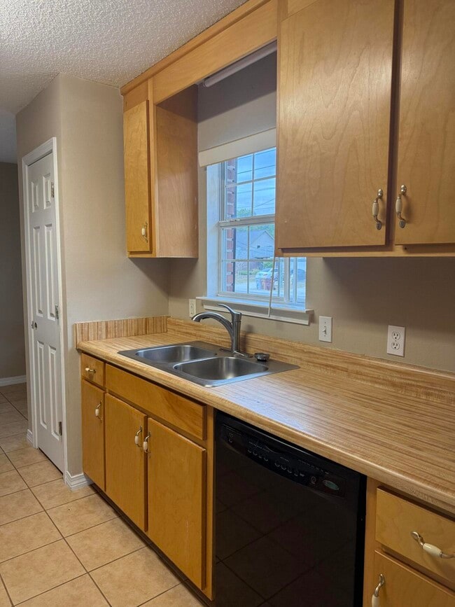 Photo - 2369 Andorra St