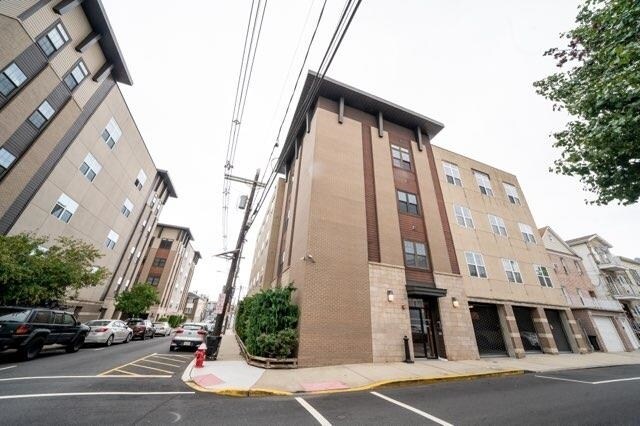 Building Photo - 5903 Jefferson St Unit 302