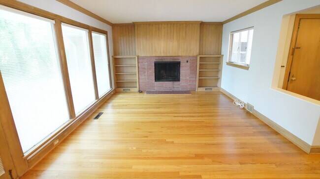 Photo - 459 Highcrest Dr