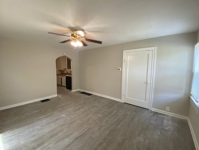 Photo - 1462 N Gladstone Ave