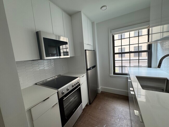 Building Photo - 1 Arrow St Unit #105 Rental