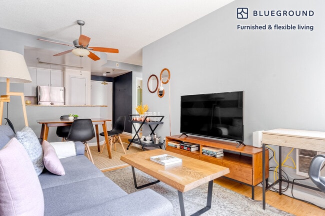 Photo - 240 Lombard St Unidad FL2-ID913