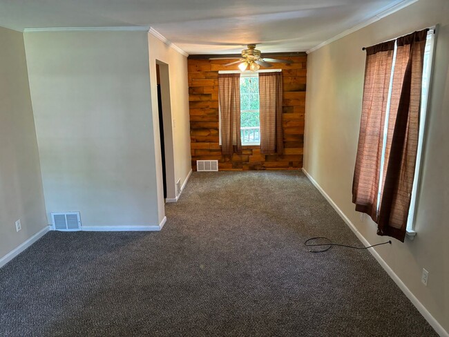 Photo - 2 Bedroom 1 bath Great location Euclid ave...