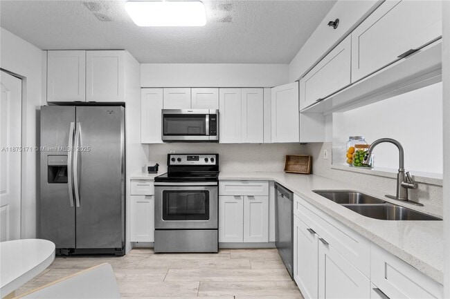 Photo - 5757 Collins Ave Unidad 1602