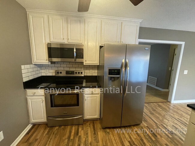 Photo - Beautiful 3b Room!Move in ready!