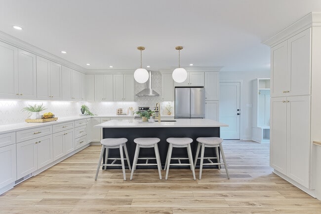 Photo - 607 Riverwood Pl