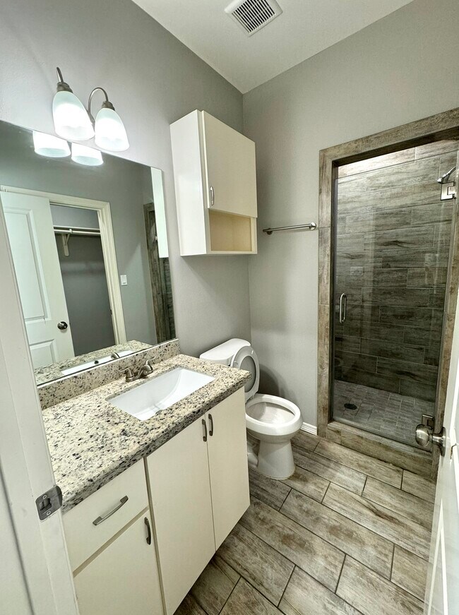 Photo - 1406 W Heritage Dr