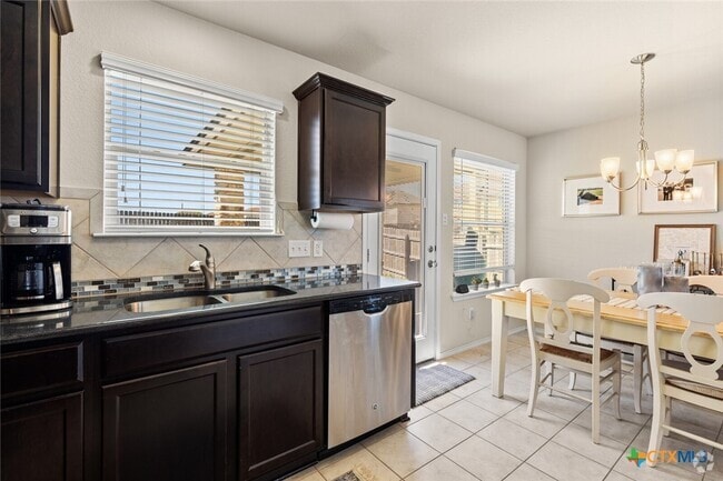 Building Photo - 6024 Stonehaven Dr Rental
