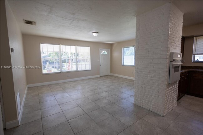 Photo - 1931 Bahama Dr