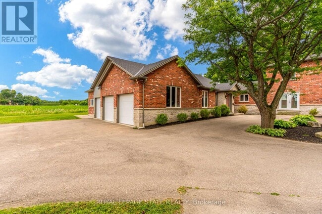 Photo - 931 Southcote Rd