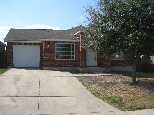 Photo - NICE 3 BR HOME W/ COUNTRY KITCHEN*CERAMIC TILE IN KITCHEN/BREAKFAST AREA, ENTRY & BATHROOMS*STOVE...