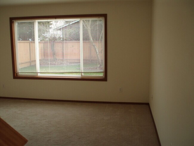 Photo - Hopkins - 1402 Unit B