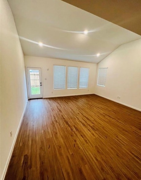 Photo - 27007 Aurora Gdn Ln