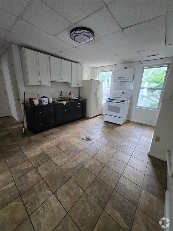 Building Photo - 165 Eastern Ave Unit 2 Rental