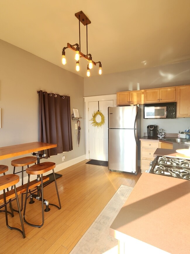 Photo - 395 Oregon St Unit 395 Oregon B