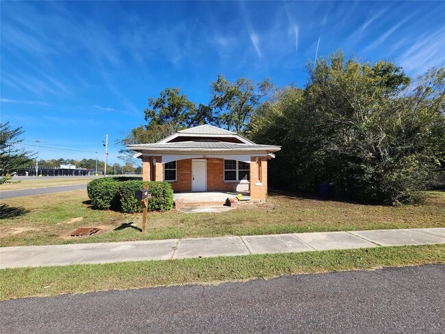 Photo - 210 W Osceola St