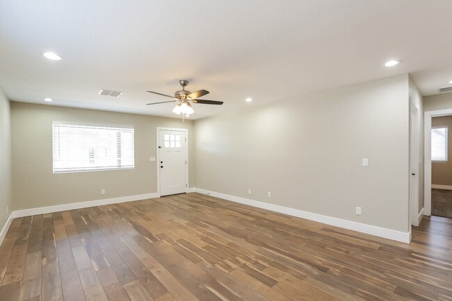 Photo - 2321 W Mobile Ln