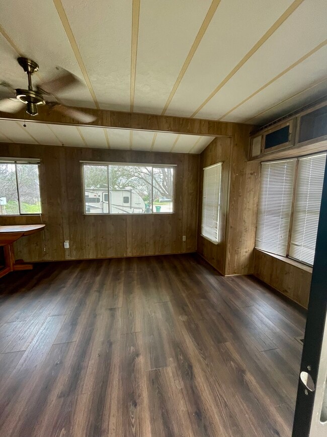 Photo - 1120 N Justice Dr