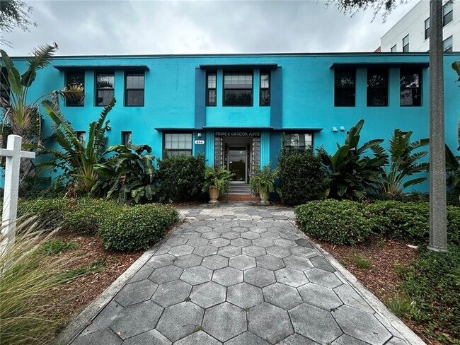 Building Photo - 844 5th Ave S