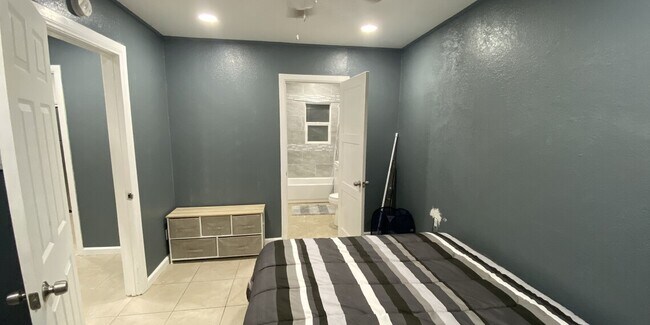 Photo - 235 W Robertson Rd Unit B