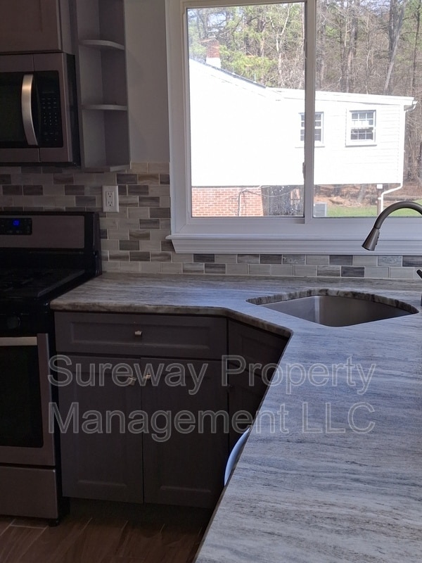 Photo - 524 Larch Ave