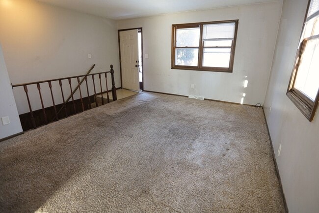 Photo - 2132 Shangrai-La Dr SE