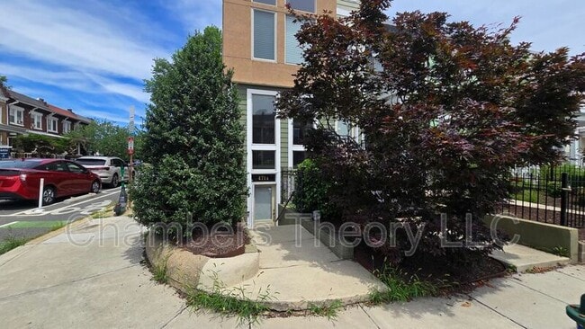 Building Photo - 471 Luray Pl NW
