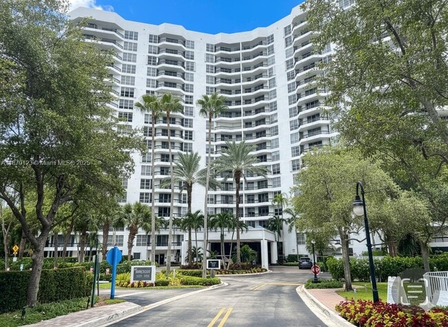Photo - 3600 Mystic Pointe Dr Unidad 604