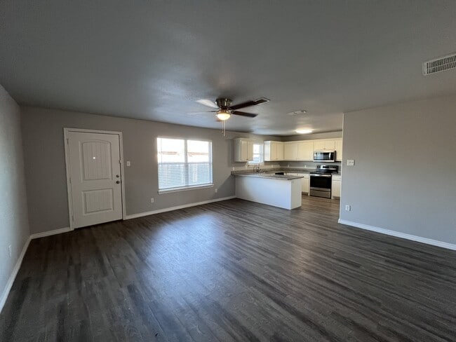 Photo - 3430 Itasca St