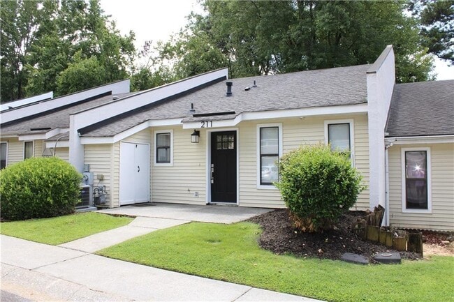 Building Photo - 211 Goshen Ln Unit 211