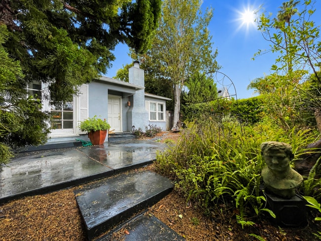 Building Photo - Charming Midtown Ventura Home