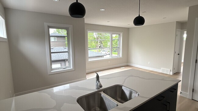 Photo - 15217-15109 109 Ave NW Unit 3