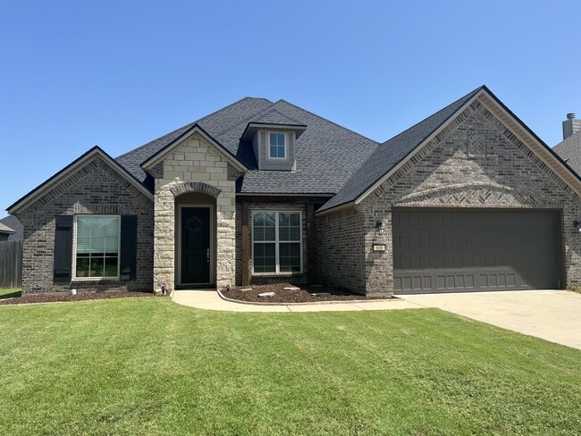 Photo - 608 Labarre Ln