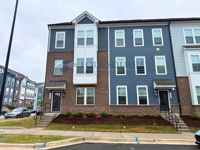 Photo - Bright End-Unit 3-Bed / 2.5-Bath Townhome with Flex Space, Gourmet Kitchen & 2-Car Garage – Walka...