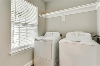 Photo - 825 Juno Ln