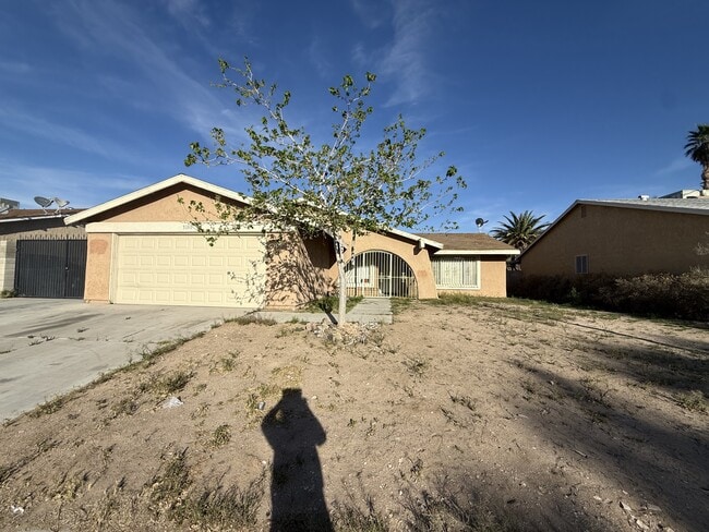 Building Photo - 3180 S Lindell Rd