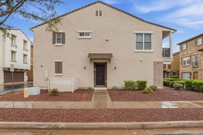 3613 E Edna Dr