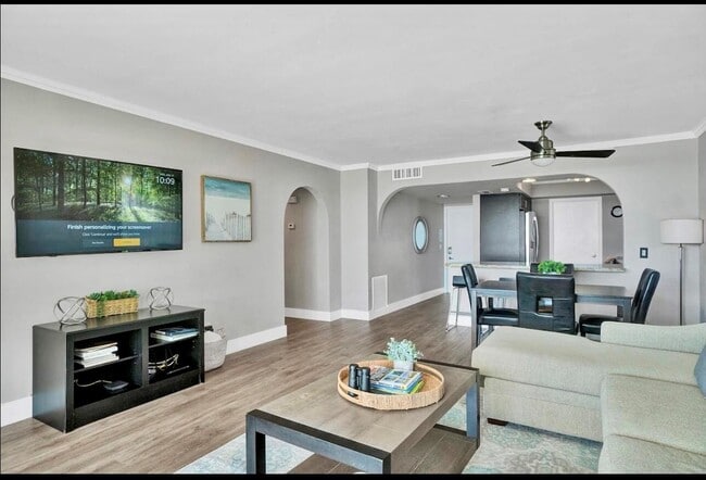 Building Photo - 300 Croton Ave Unit 102