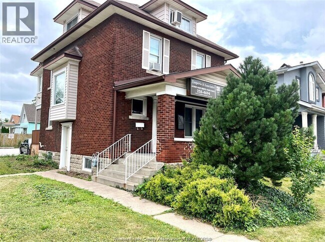 Photo - 95 Giles Blvd E